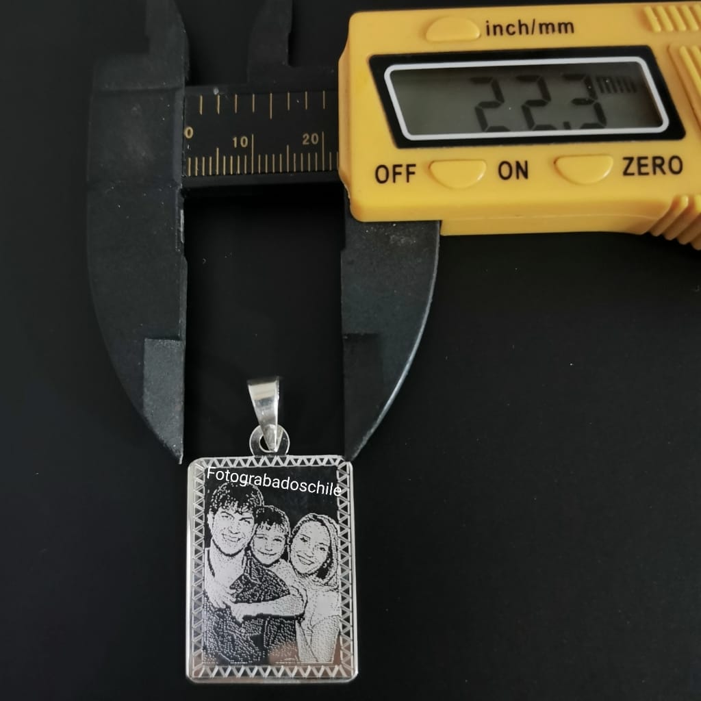Photoetched large rectangular plate with border 1 to 4 faces + chain 60cm