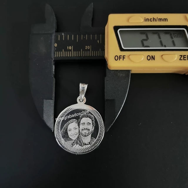 Redonda grande con borde líneas 1 a 4 rostros